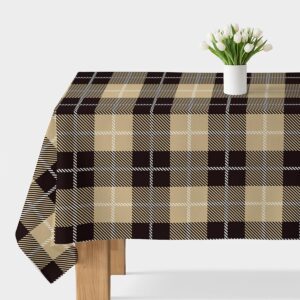 Obrus na stole z beżowo-brązową kratą i wazonem białych tulipanów