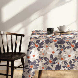 Detal faktury materiału i zbliżenie na nadruk dużych kwiatów na beżowym tle