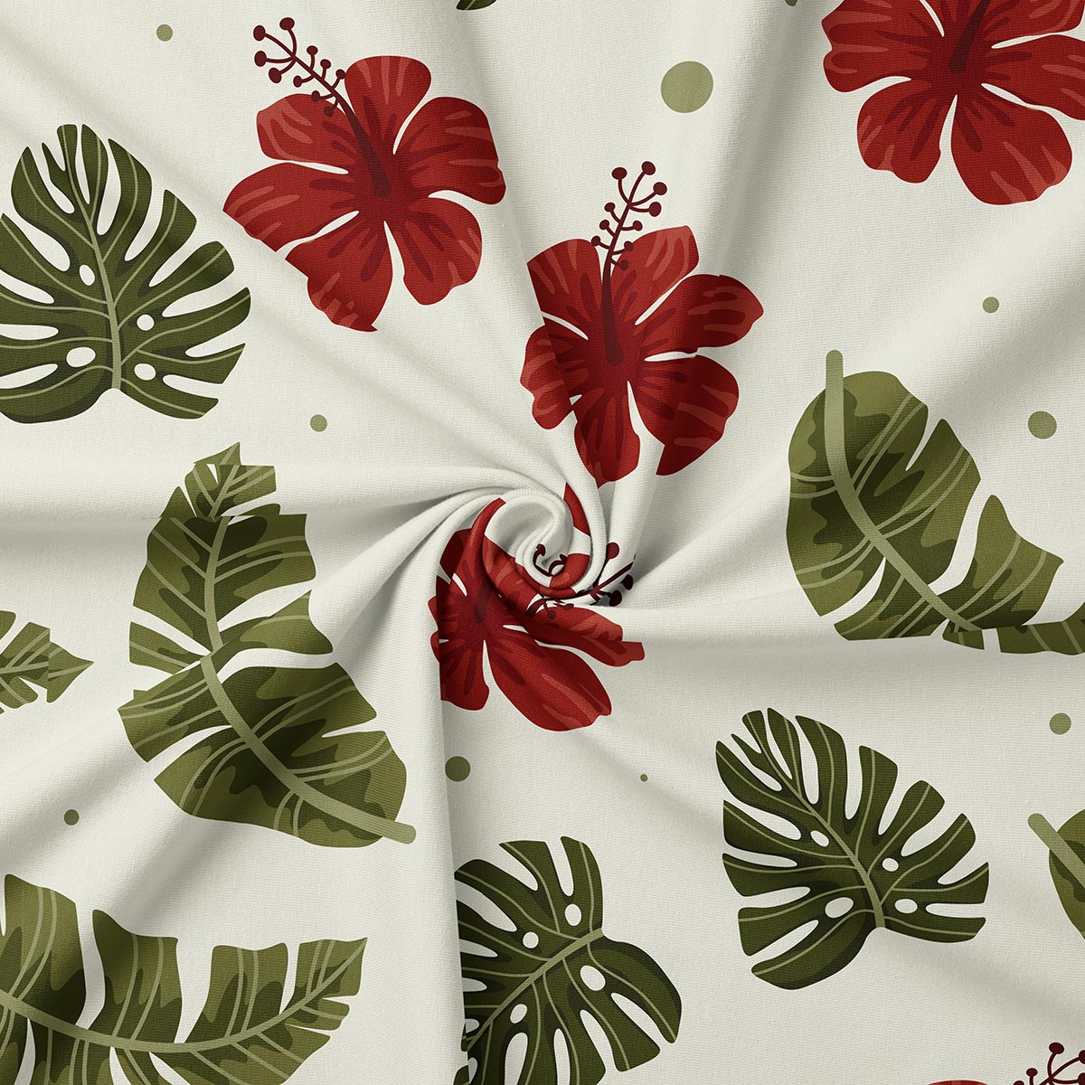 Zbliżenie na tkaninę i detale nadruku z czerwonym hibiskusem i liściem monstery