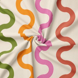 zbliżenie na fakturę tkaniny i intensywne, faliste paski wzoru