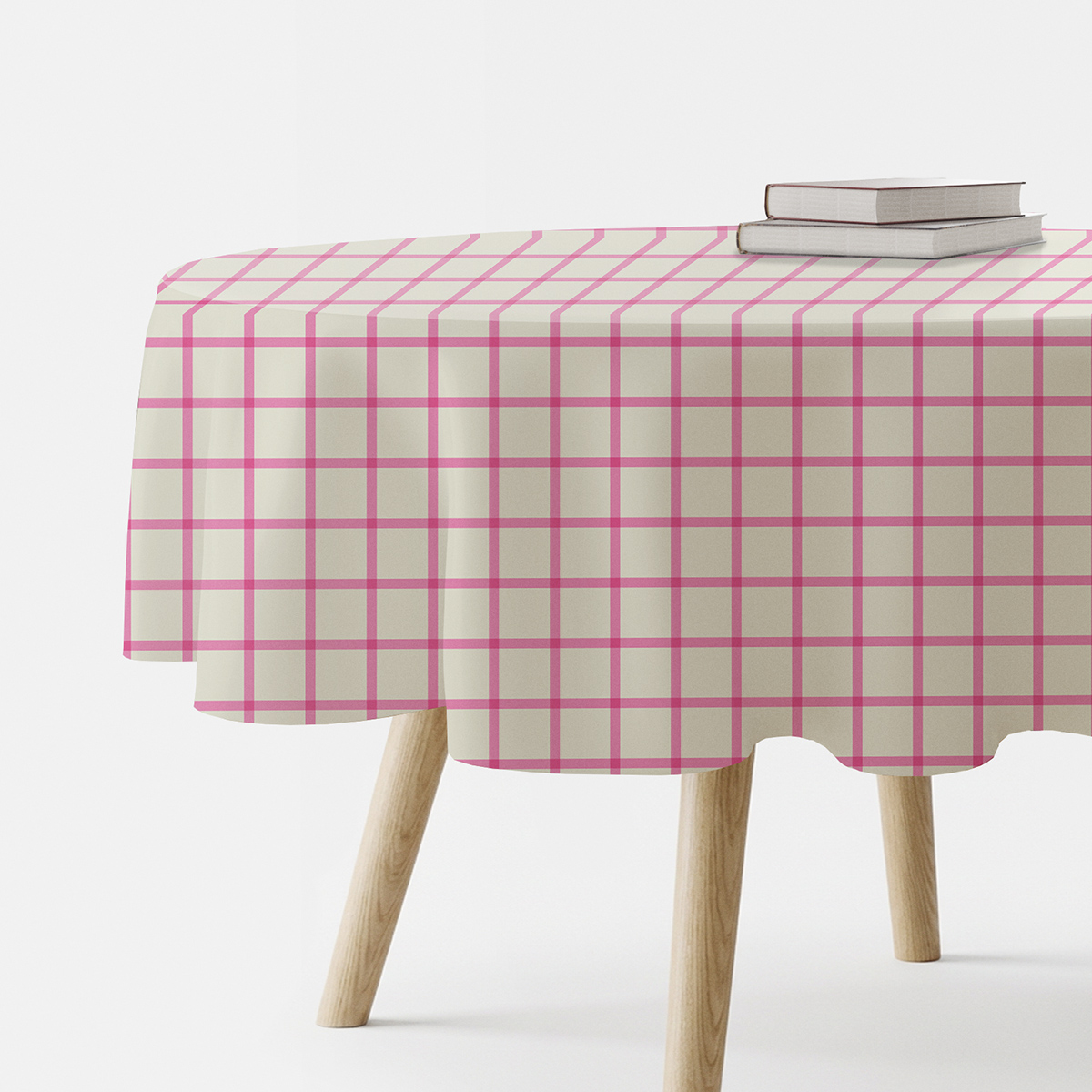 okrągły obrus na stole z kremowym tłem i różową kratką, widok z boku
