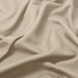 zbliżenie na gładką fakturę beżowej tkaniny obrusowej