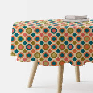 okrągły obrus z retro wzorem wielokolorowych kropek na stole