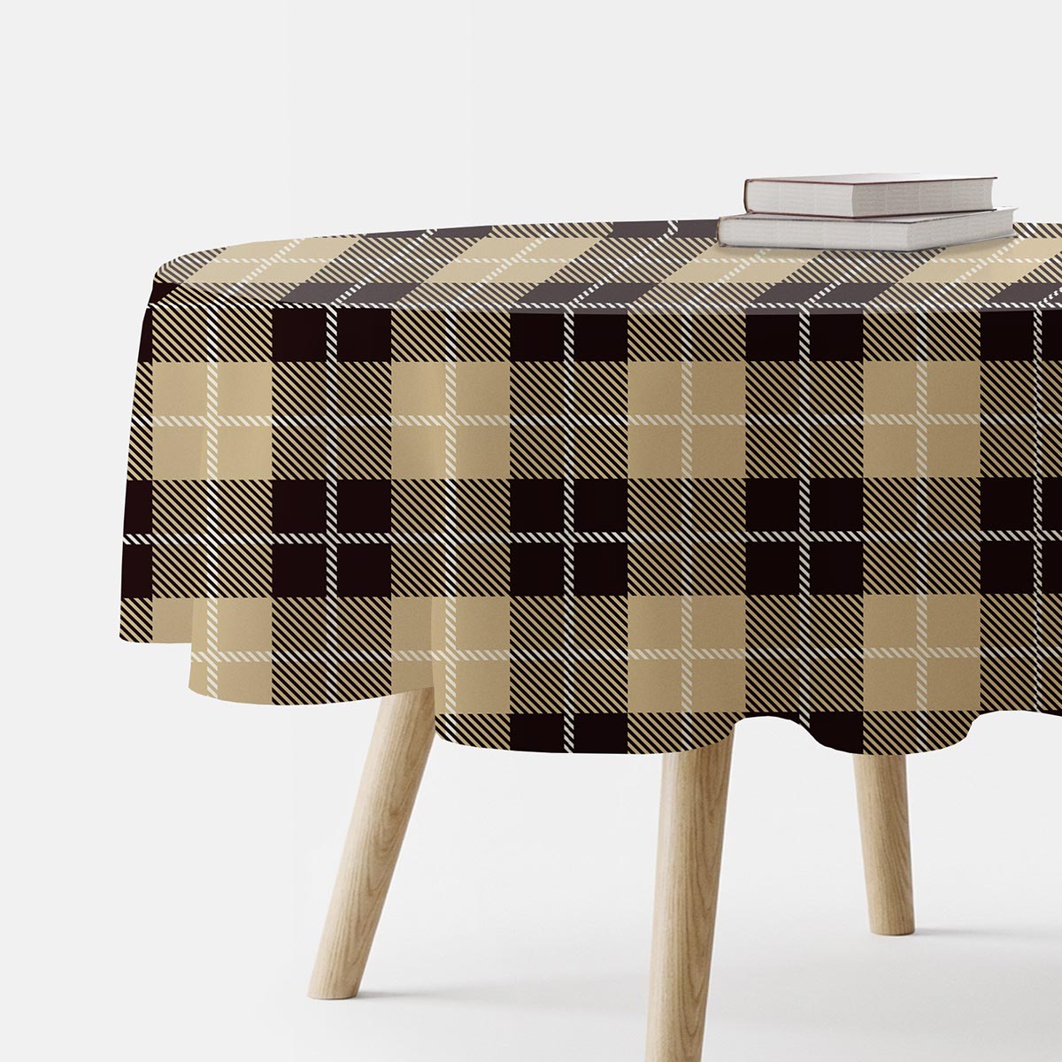 okrągły obrus z beżowo-brązową kratą na stole, widok z boku z książkami