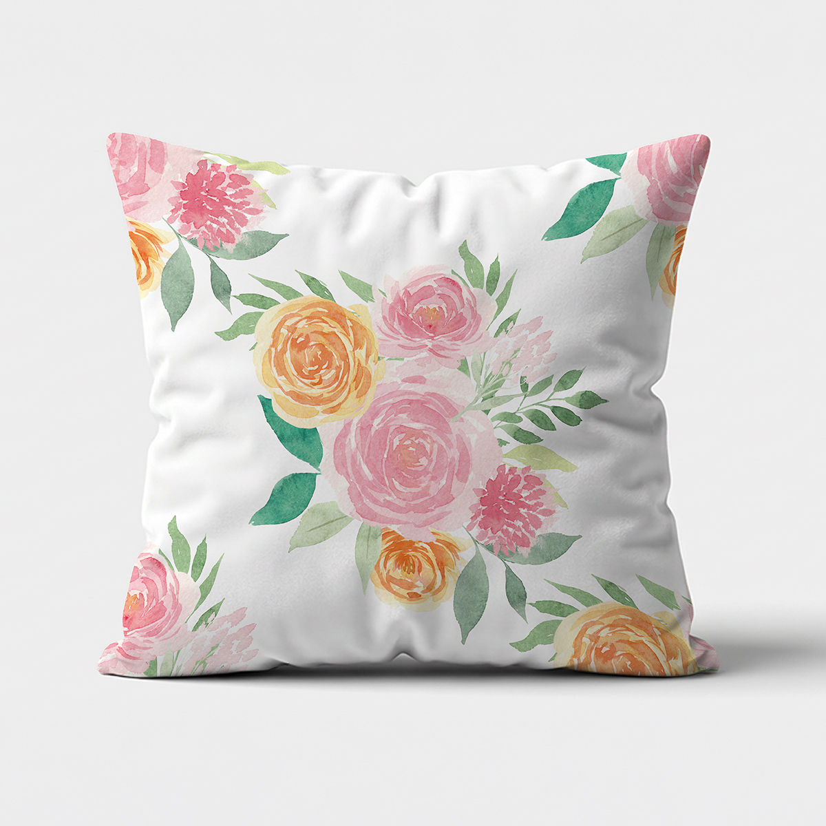 główne ujęcie poduszki dekoracyjnej z akwarelowym bukietem róż i drobnych kwiatów na jasnym tle
