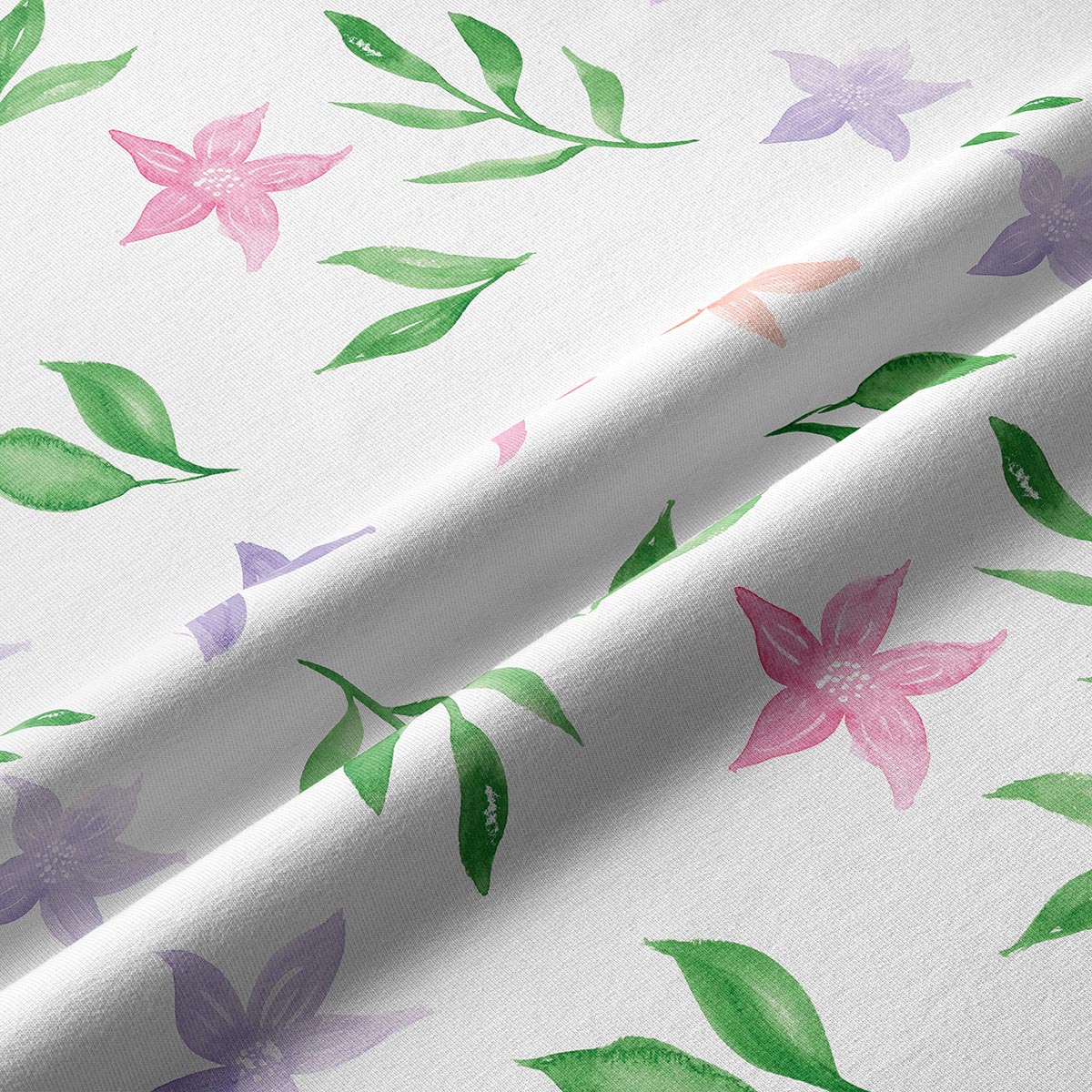 Zbliżenie na fakturę tkaniny i detale akwarelowych kwiatów oraz liści