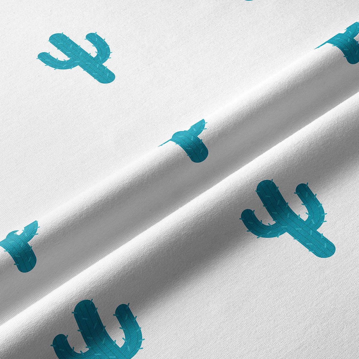 Zbliżenie na fakturę tkaniny i turkusowy nadruk kaktusa na jasnym tle