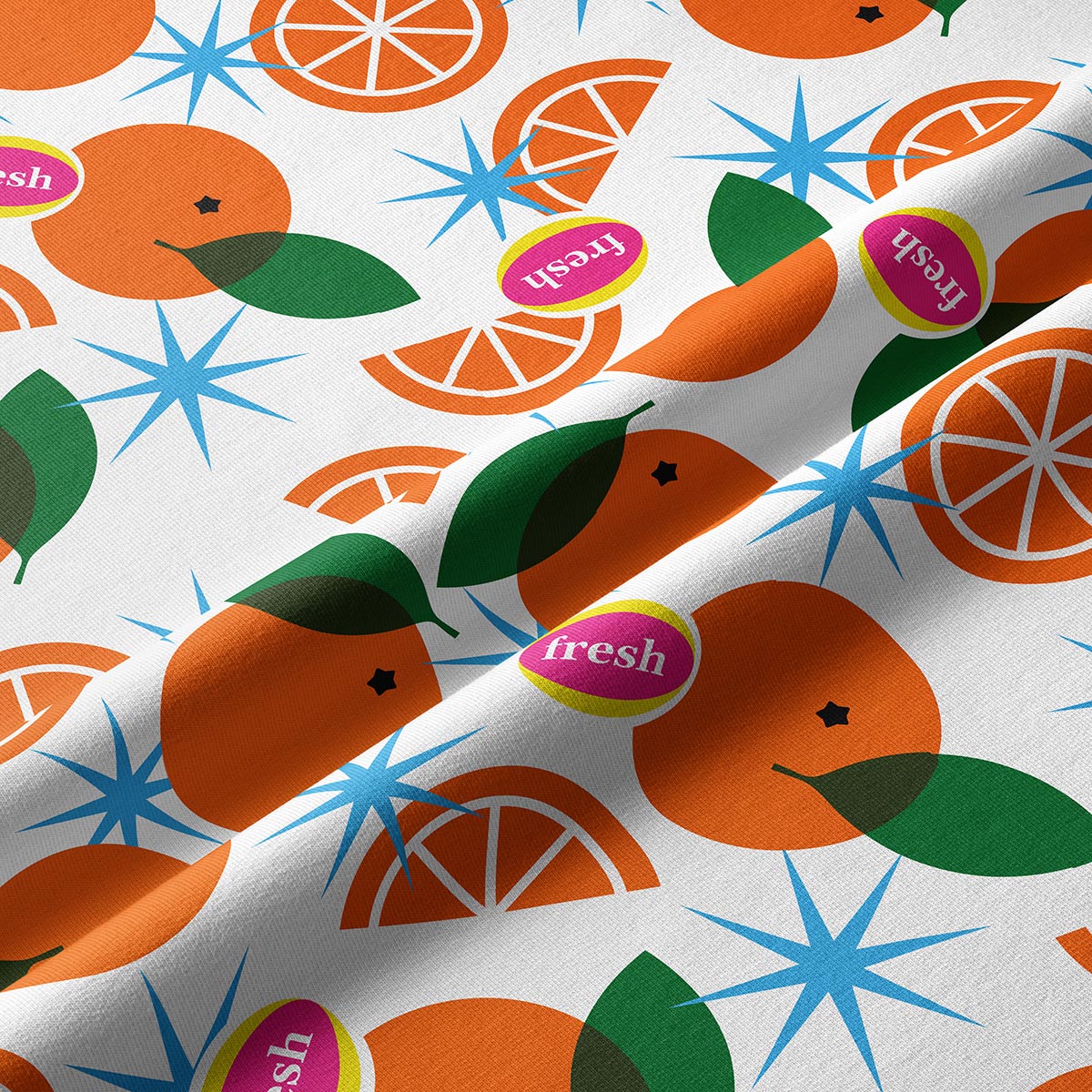 Zbliżenie tkaniny pokazujące nasycone kolory i fakturę materiału z motywem pomarańczy