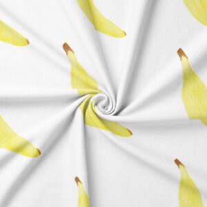 Zbliżenie na tkaninę i szczegóły akwarelowego nadruku bananów