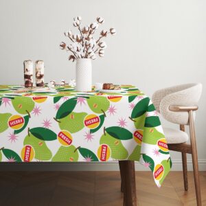 Widok narożnika obrusa pokazujący wzór gruszek i wykończenie krawędzi