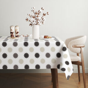 widok stołu w ciemniejszym wnętrzu z ostro rozmieszczonym wzorem