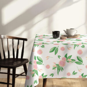 detal rogu obrus z widocznym motywem kwiatowym i liśćmi