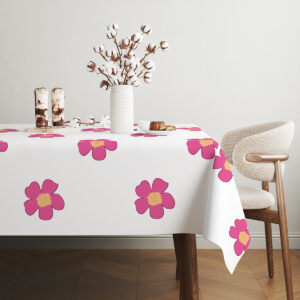 detal ukazujący rozmieszczenie kwiatowych motywów na powierzchni obrusu