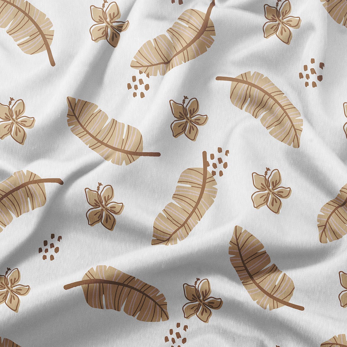 zbliżenie na wzór beżowych piór i drobnych kwiatów na białym tle