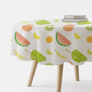 okrągły obrus z akwarelowymi owocami na białym tle prezentowany na stoliku