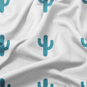 zbliżenie na fakturę tkaniny i detal turkusowego kaktusa