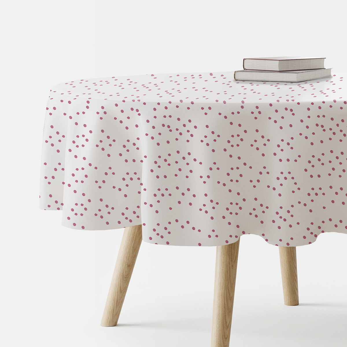 okrągły obrus na stole z drobnym wzorem różowych kropeczek, ujęcie główne