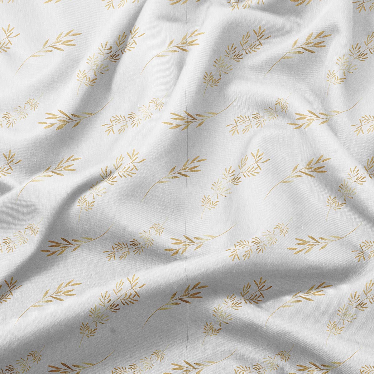 zbliżenie tkaniny obrusa pokazujące delikatny nadruk złotych gałązek i fakturę materiału