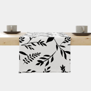 Bieżnik rozłożony na stole widok z przodu z motywem czarnych gałązek