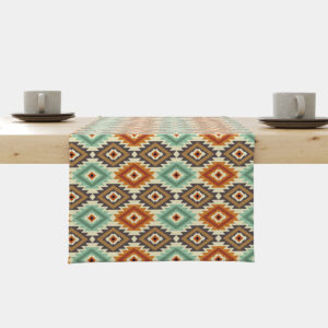 Bieżnik z motywem azteckich rombów w miętowo-terakotowych barwach na drewnianym stole, widok frontowy