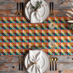 aranżacja stołu z bieżnikiem, talerzami i sztućcami, widok z góry