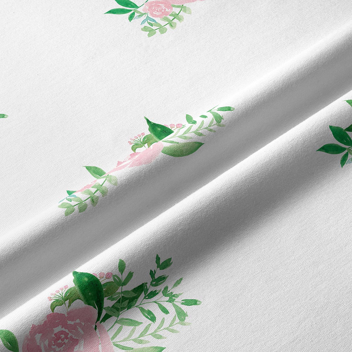 Zbliżenie na tkaninę i detal różanego bukiecika w akwarelowym stylu