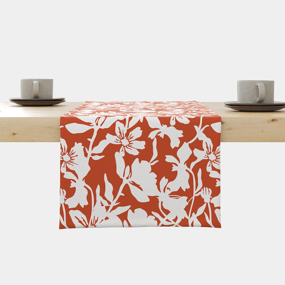 Bieżnik na stole z białymi kwiatami na ceglastym tle widok z przodu