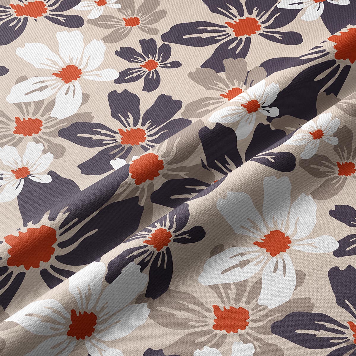 Zbliżenie na fakturę tkaniny i szczegóły nadruku z granatowymi płatkami i pomarańczowymi środkami