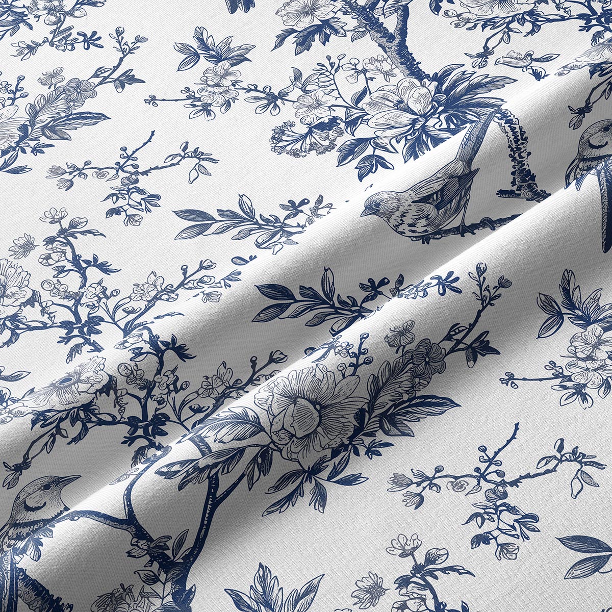 Zbliżenie tkaniny ukazujące szczegóły rysunkowego nadruku ptaków i gałązek
