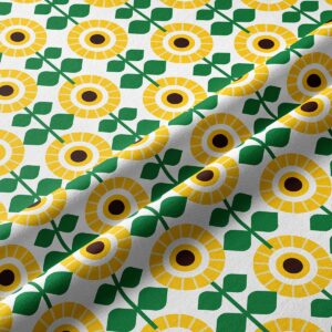 Zbliżenie na tkaninę bieżnika pokazujące wyraźny nadruk słoneczników i fakturę materiału
