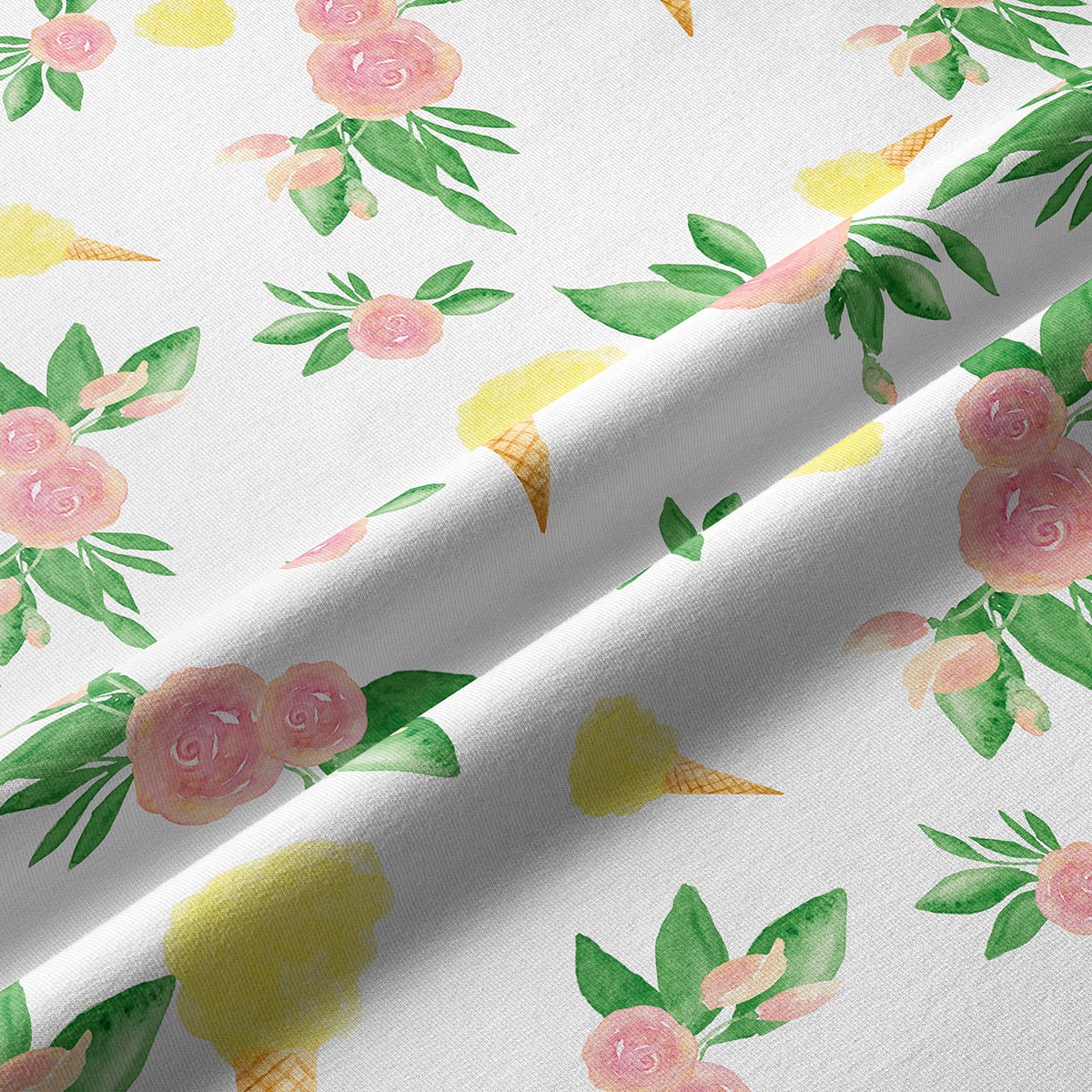 zbliżenie na tkaninę z akwarelowymi różami, zielonymi liśćmi i rożkami lodów