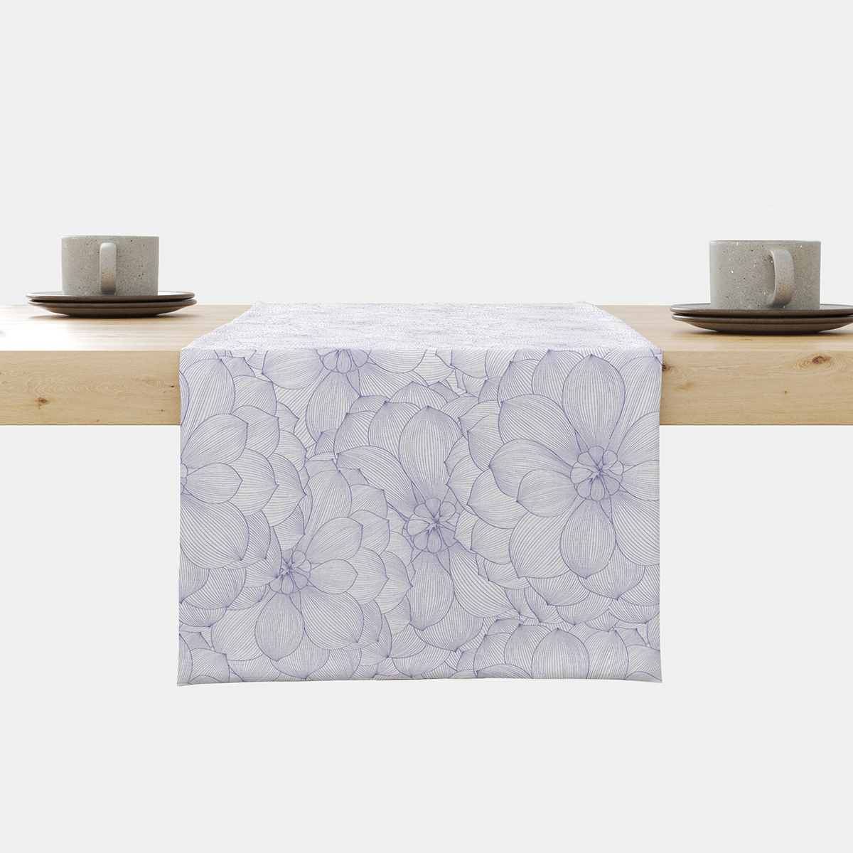 Bieżnik z delikatnym lawendowym wzorem rozłożony na jasnym, drewnianym stole, ujęcie frontalne