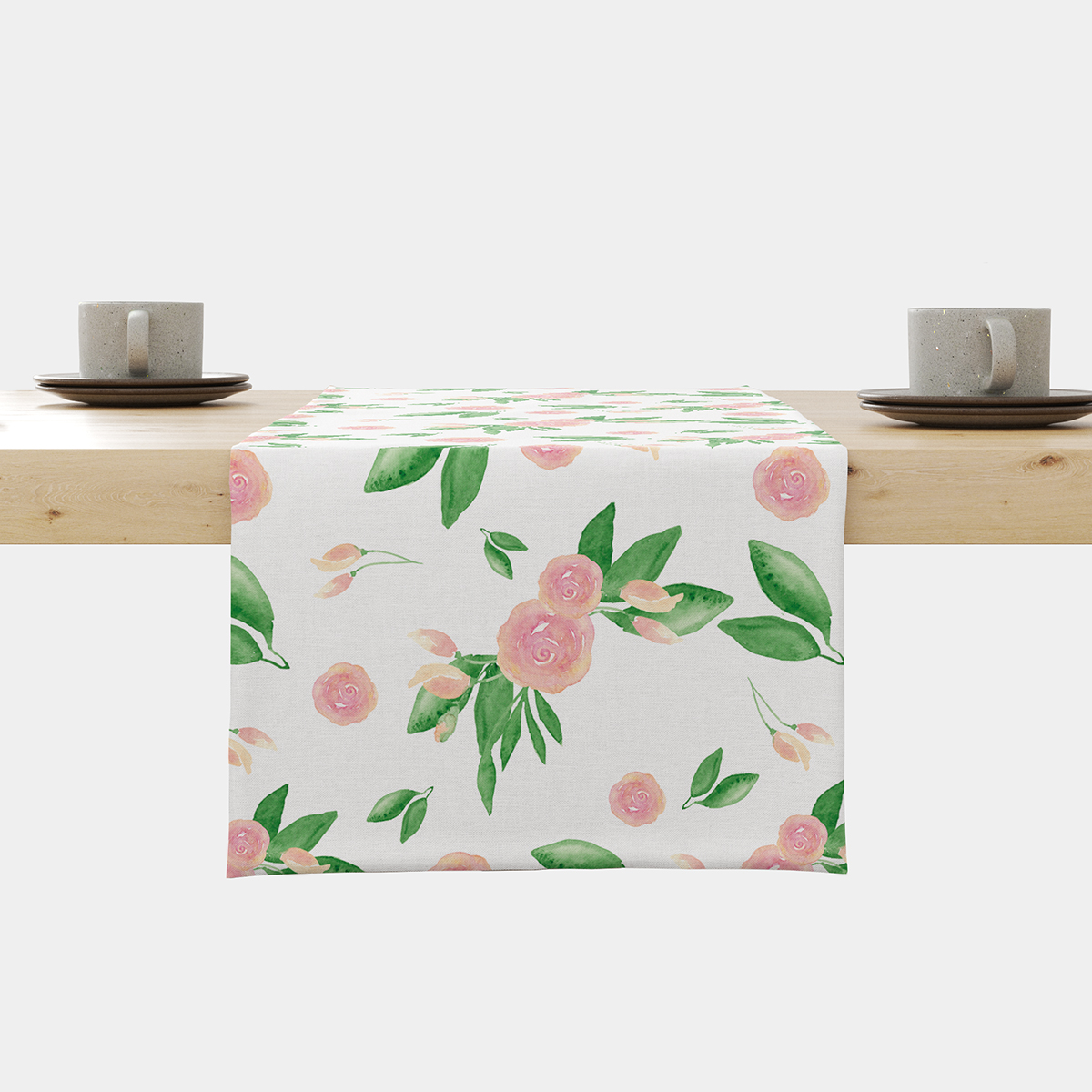 Bieżnik z akwarelowymi różami i zielonymi listkami rozłożony na drewnianym stole — główne ujęcie produktu