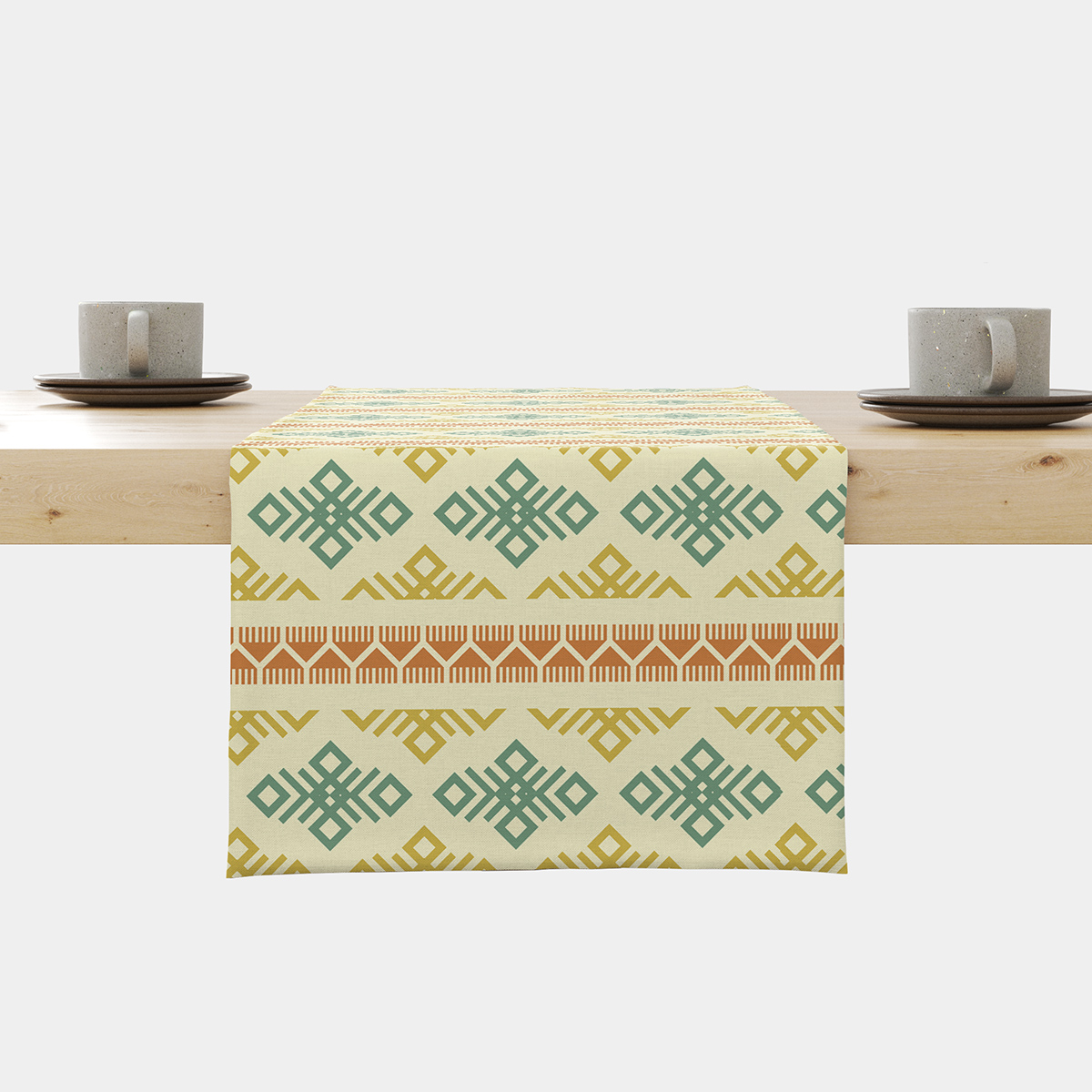 Bieżnik rozłożony na stole, widok z przodu z etnicznym geometrycznym wzorem w stonowanych kolorach
