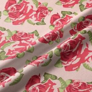 Zbliżenie na strukturę tkaniny i detal nadruku z różami