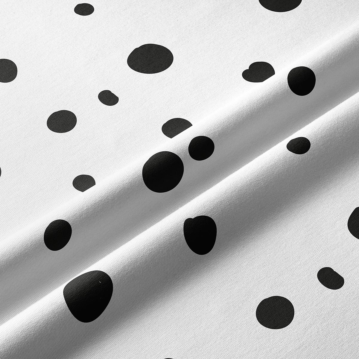 zbliżenie na tkaninę i nieregularne czarne kropki ukazujące strukturę materiału