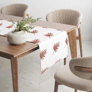 bieżnik rozłożony na stole w jadalni w subtelnej boho aranżacji