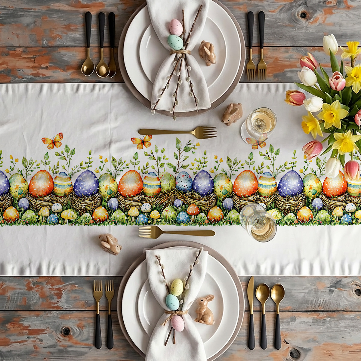 Aranżacja stołu ze świątecznym bieżnikiem, talerze, sztućce i wiosenne kwiaty