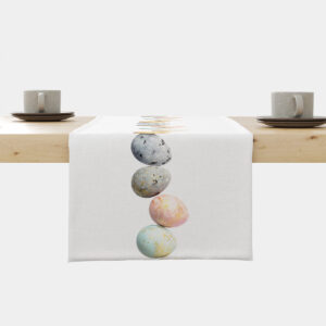 biały bieżnik z centralnym rzędem pastelowych pisanek i złotymi plamkami na stole