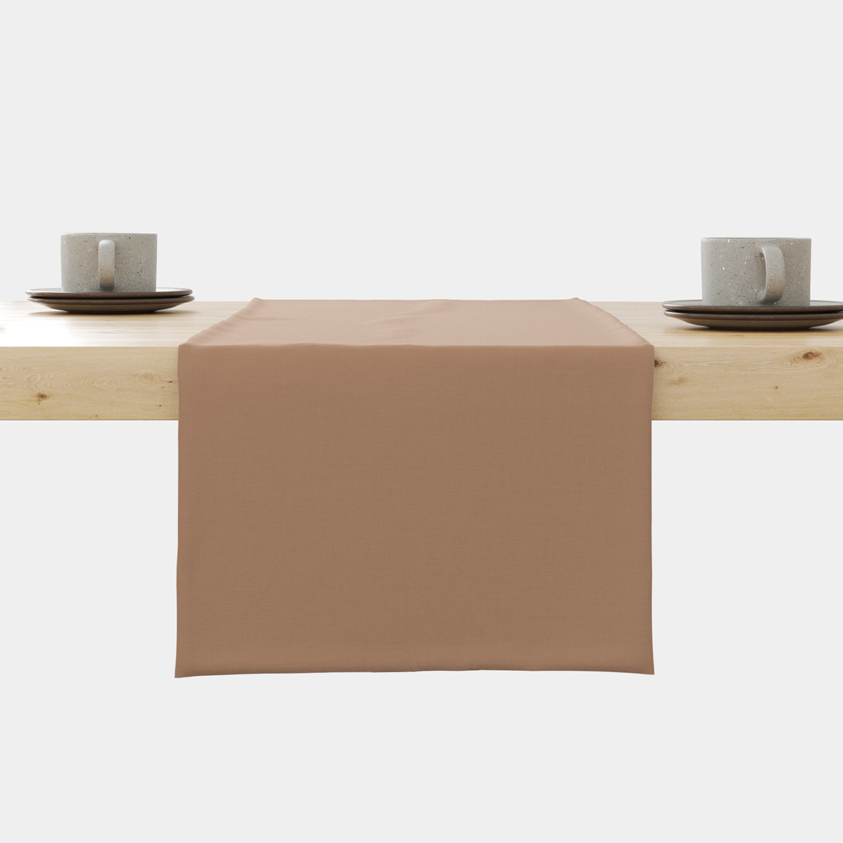 gładki brązowy bieżnik ułożony na drewnianym stole, widok z przodu