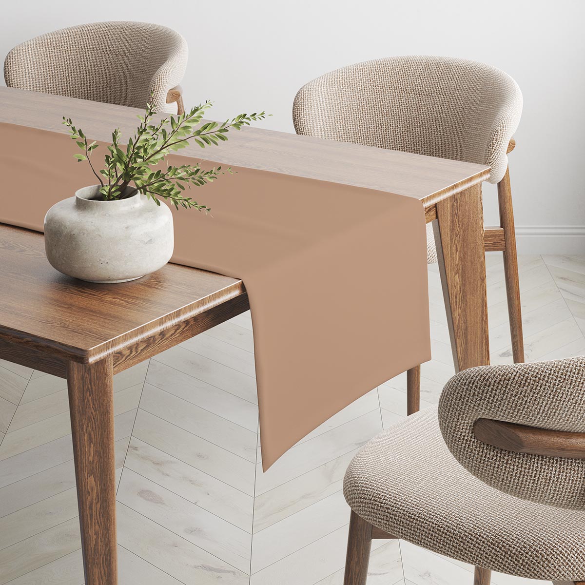 narożnik stołu z bieżnikiem i dekoracyjnym wazonem, stylowe wnętrze