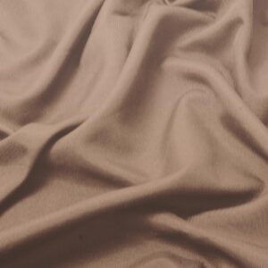 zbliżenie na miękką fakturę brązowej tkaniny obrusowej