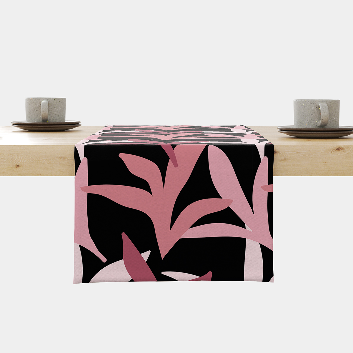 Bieżnik rozłożony na stole z dużym motywem malinowych liści na czarnym tle