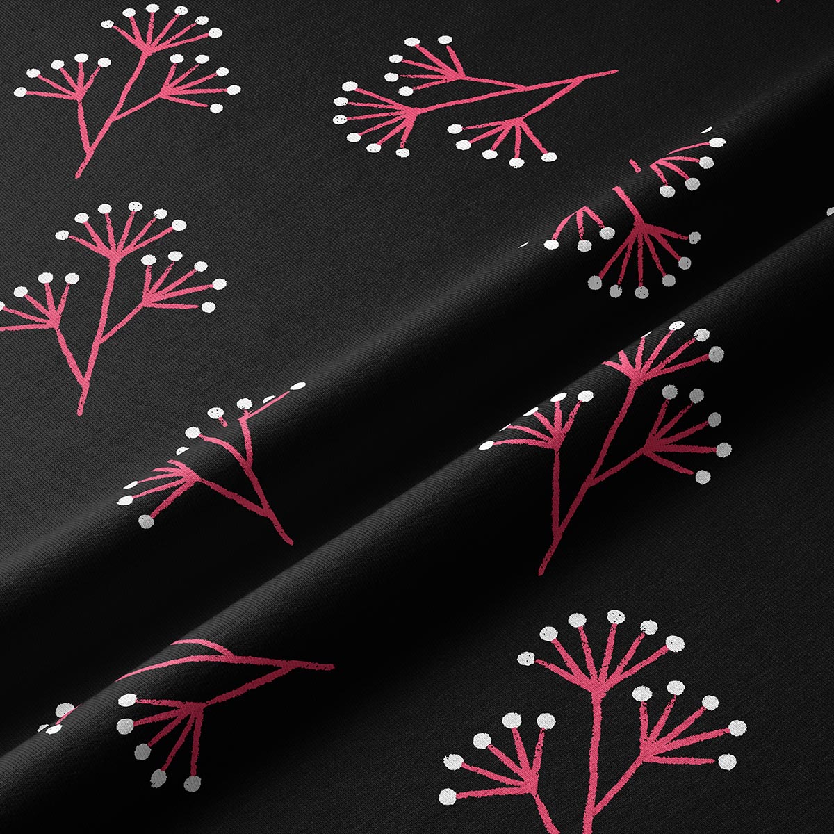 Zbliżenie na strukturę tkaniny i detal wzoru różowych gałązek z drobnymi białymi kropkami