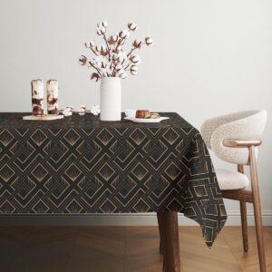 Widok rogu stołu z ornamentem geometrycznym układającym się przy krawędzi