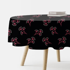 Okrągły obrus na stole z czarnym tłem i różowymi gałązkami, widok główny