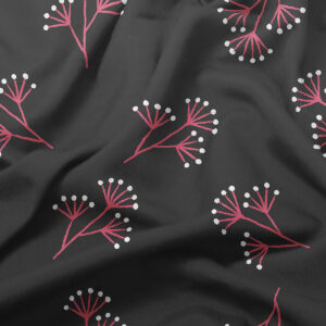 Zbliżenie tkaniny pokazujące detale nadruku różowych gałązek i białych kropek