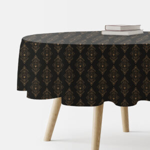 okrągły obrus w czarnym kolorze z geometrycznymi złotymi ornamentami widok z boku
