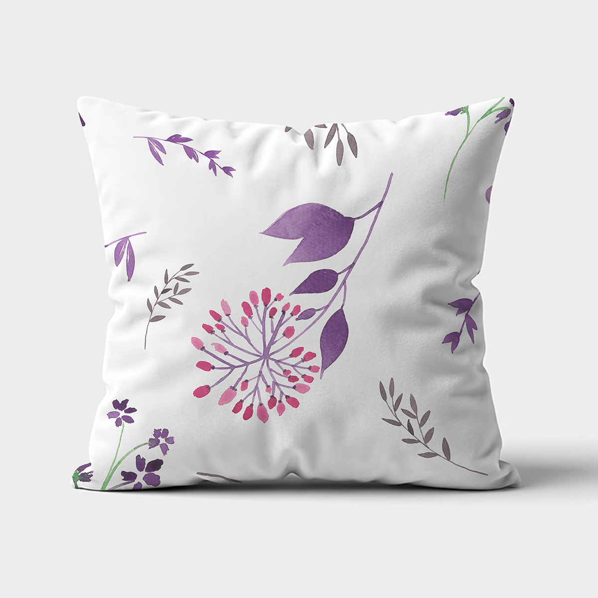 główne ujęcie poduszki z akwarelowymi gałązkami i różowo-fioletowymi drobnymi serduszkami na jasnym tle