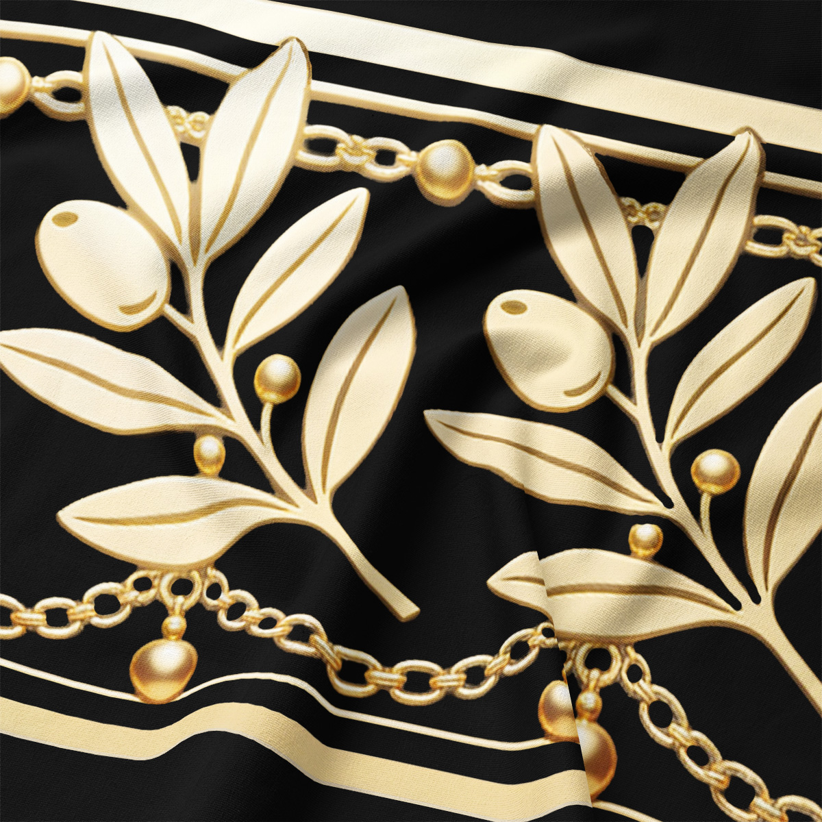 zbliżenie na złote liście i łańcuszki na czarnej tkaninie, widoczna faktura materiału